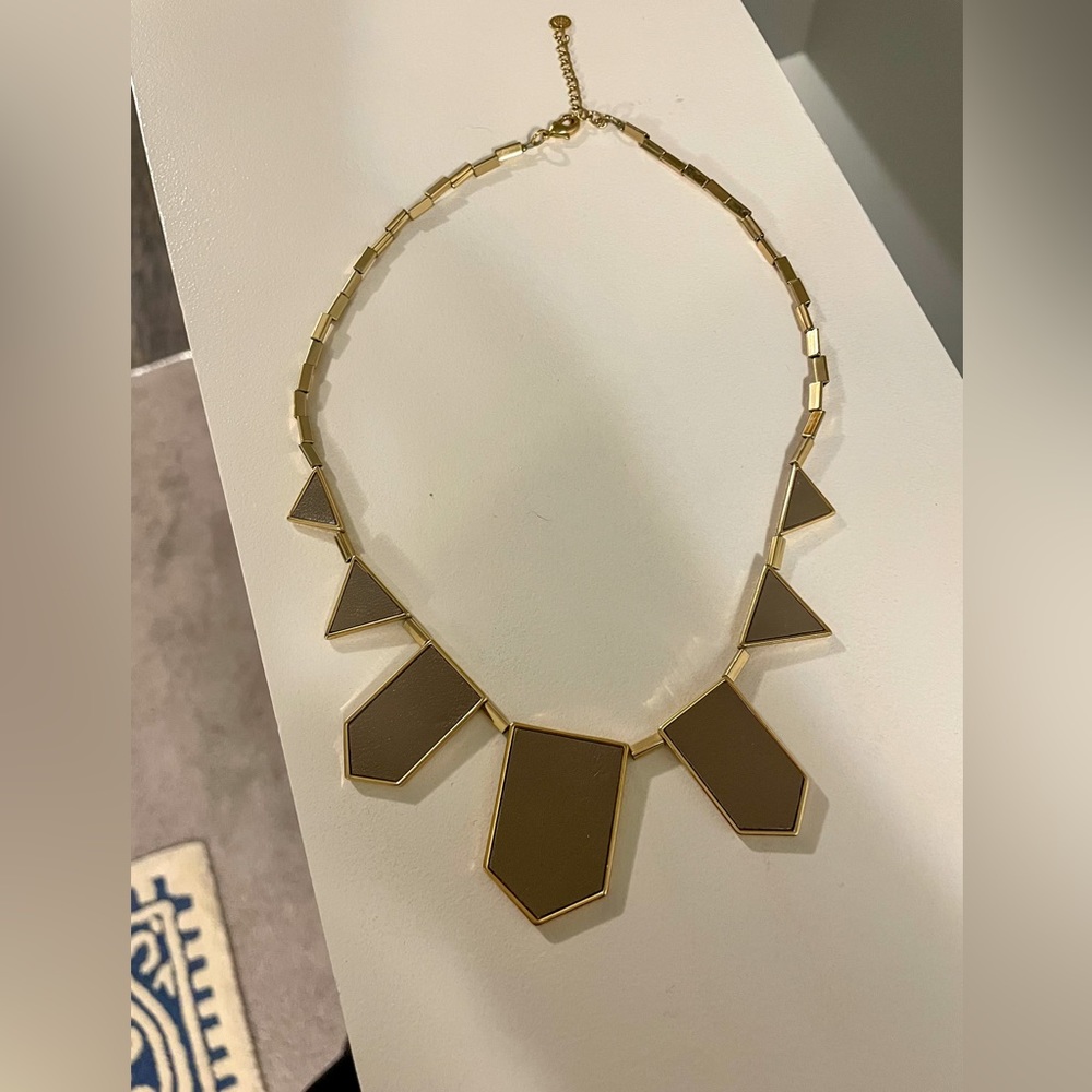 House of Harlow taupe and gold necklace
